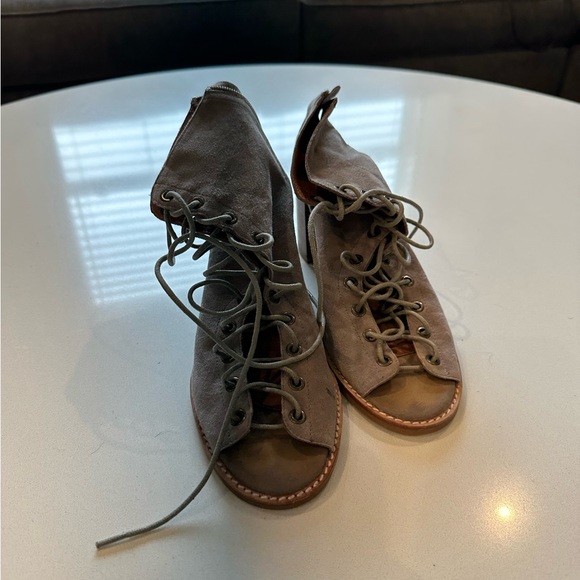 JEFFREY CAMPBELL GRAY GENUINE LEATHER
OPEN TOE LACE UP HIGH HEEL SHOES - Picture 2 of 4